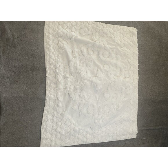 Better Trends Chenille Queen White Bedspread Set Medallion 102" x 110" 3 Pillow - Picture 2 of 12